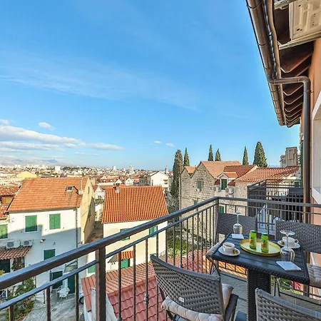 Apartment Elegant Art Deco With Balcony *
