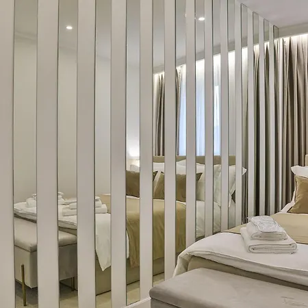 Apartment Elegant Art Deco With Balcony