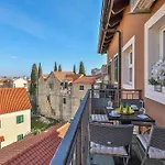 Apartman Elegant Art Deco With Balcony